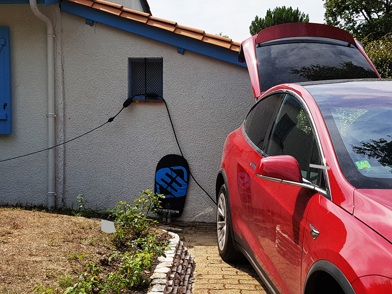 TESLA LOADING 220V